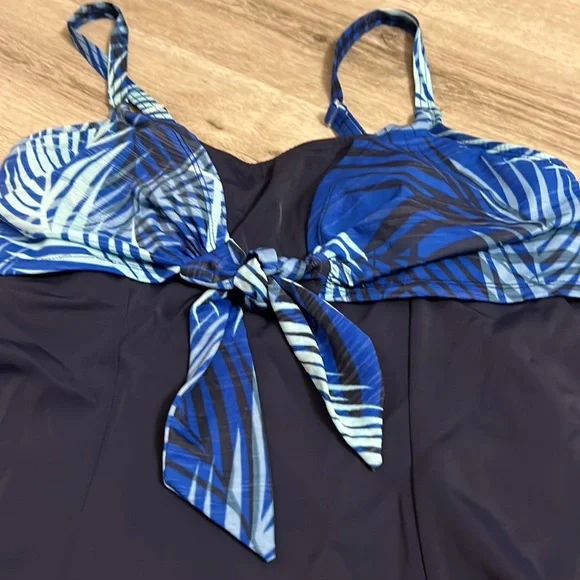 White Stag Swim Dress One Piece Size. Large 12/14 - Picture 3 of 10